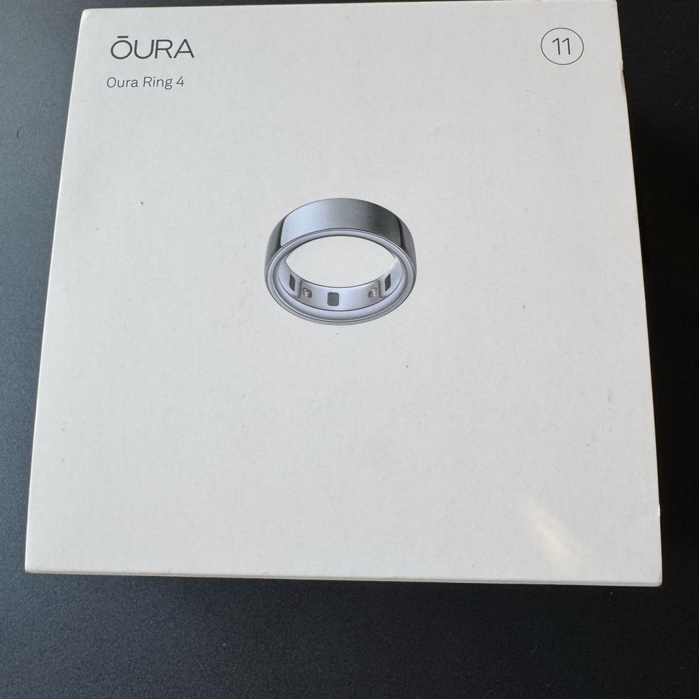 Oura Ring 4 - Elegant Silver